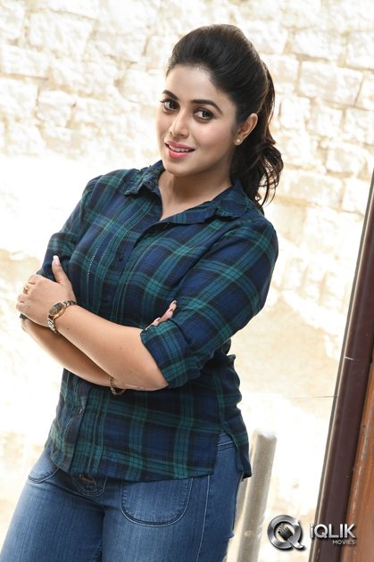 Poorna-Interview-About-Jayammu-Nischayammu-Raa-Movie